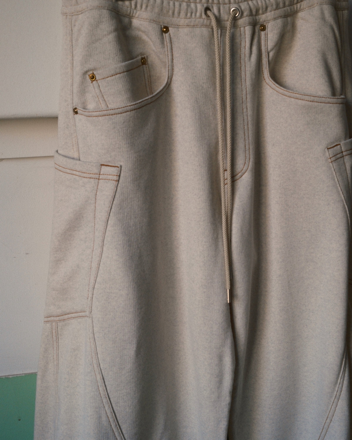 3D cutting sweat pants Oatmeal
