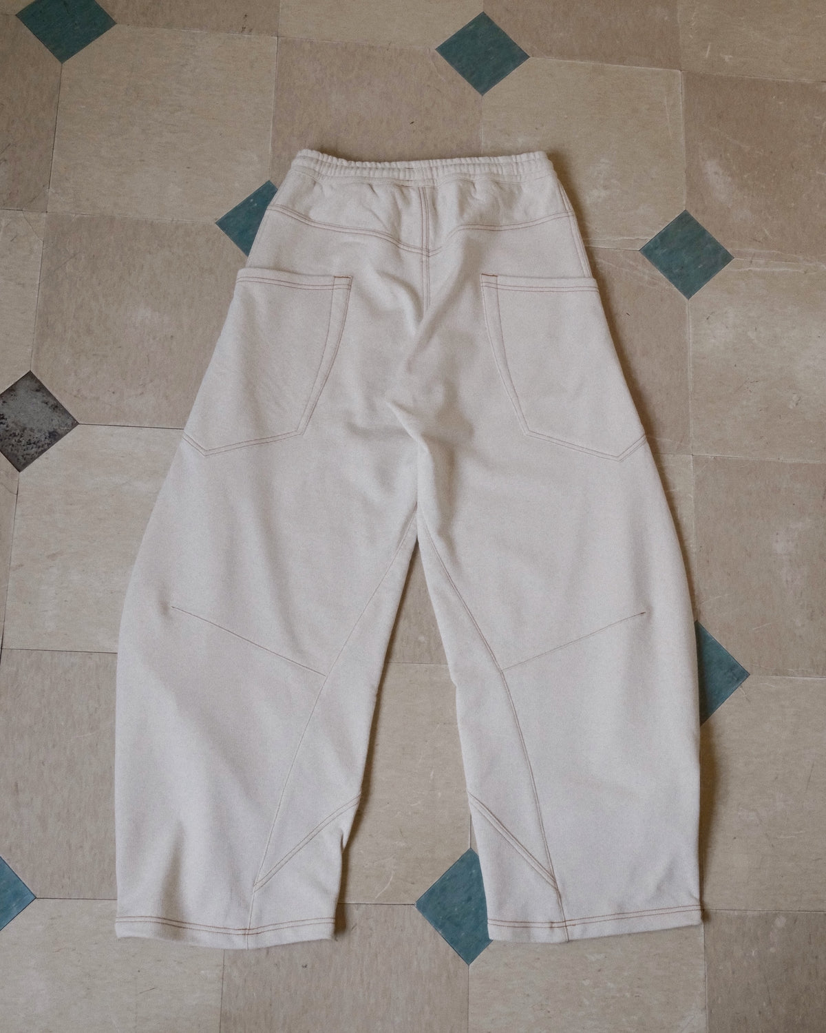3D cutting sweat pants Oatmeal
