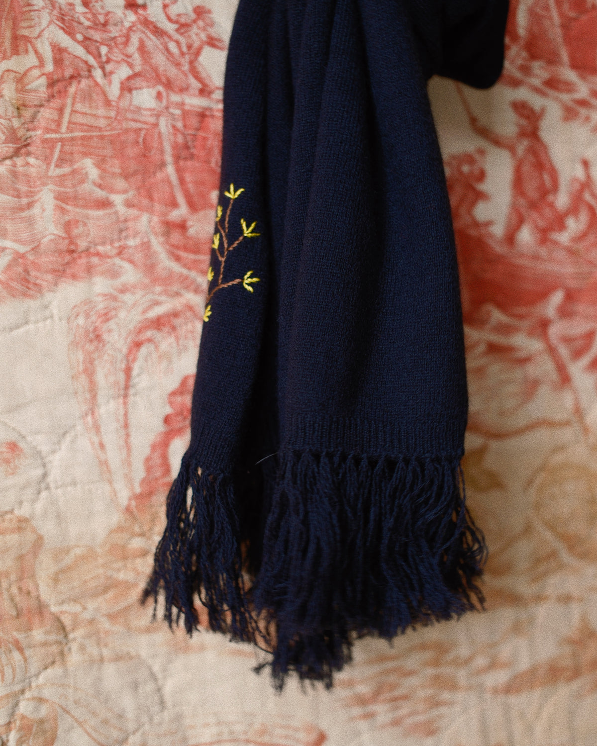 Hand-embroidered stole Black