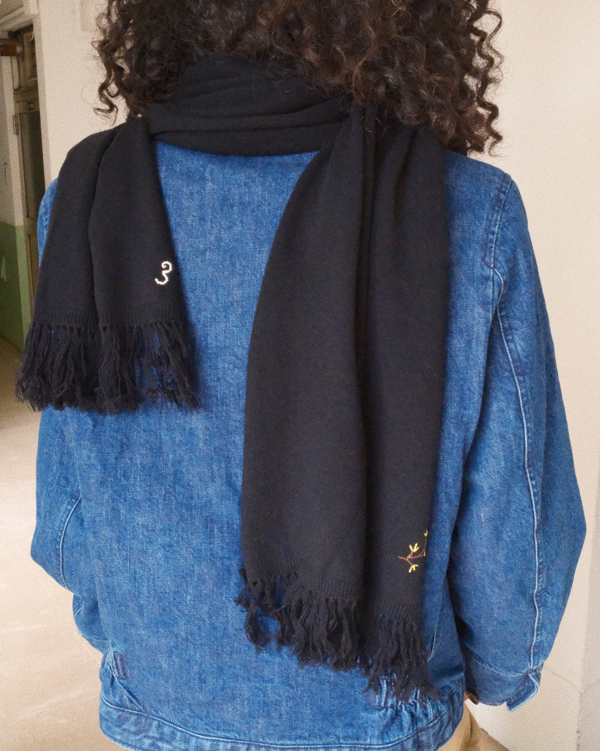 Hand-embroidered stole Black